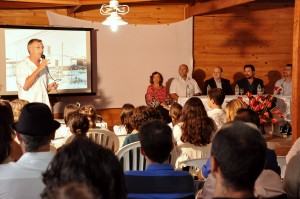 Professor Carlos Soares faz apresentação sobre história do Centro de Estudos do Mar