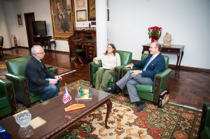 Os professores Carlos Siqueira, Suzanne Kolb e Rogério Mulinari durante a reunião