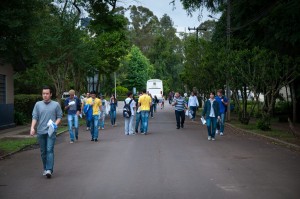 Entrada dos candidatos à segunda fase do Vestibular 2013/2014 - Foto: Marcos Solivan