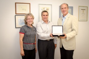 Solenidade de recebimento da placa no gabinete do reitor