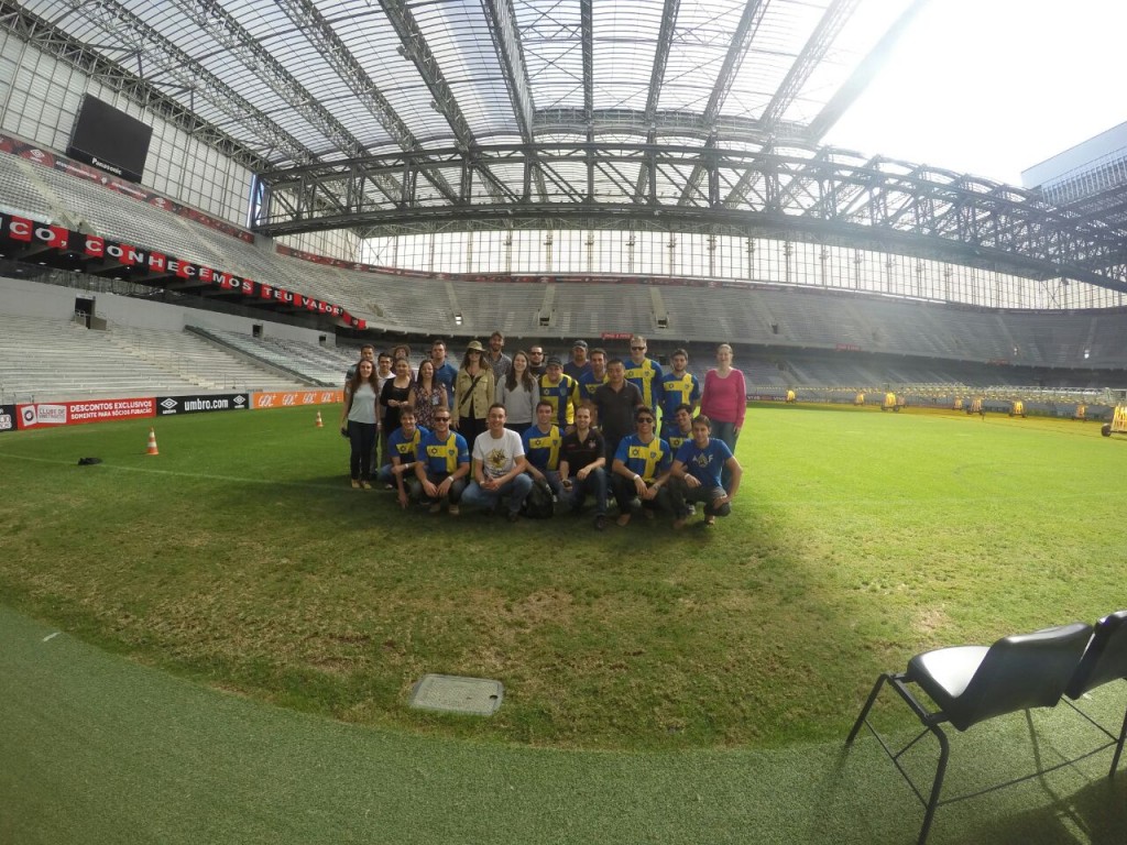 Os alunos puderam conhecer aspectos técnicos do manejo do gramado. Imagem: Arquivo pessoal