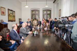 Fachin, na reunião com a imprensa: "Agradeço a todos que me ajudaram. É uma realização pessoal e profissional que recebo como uma missão. Tenho um papel relevante a cumprir em prol da sociedade brasileira". Imagem: Marcos Solivan/ACS da UFPR.  