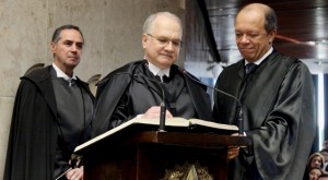 Fachin: "Prometo bem cumprir os deveres de ministro do Supremo Tribunal Federal, em conformidade com a Constituição e as leis da República”. Imagem: Assessoria de Comunicação do STF. 