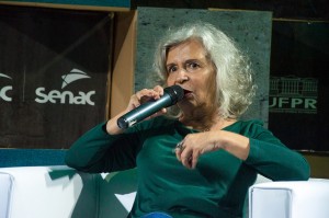 A poeta, compositora e escritora paranaense Alice Ruiz, homenageada do evento, fez a conferência de abertura da Semana