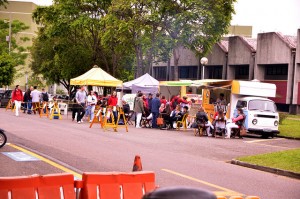 Food trucks trazem várias opções à comunidade acadêmica durante a Semana do Servidor. Foto: Leonardo Bettinelli