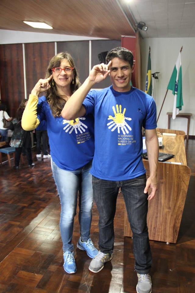 Além da licenciatura e do curso gratuito à comunidade, a UFPR também promove eventos relacionados ao tema, como o III Seminário Nacional de Surdos ocorrido em 2014. FOTO: fanpage Libras na UFPR