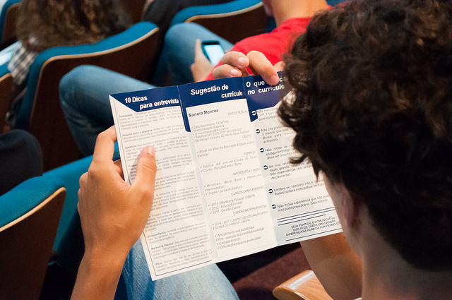 Entre as atividades de recepção aos calouros dos cursos de Sociais Aplicadas, foi realizada Aula Magna com divulgação de informações importantes aos novos alunos. FOTO: Samira Chami Neves
