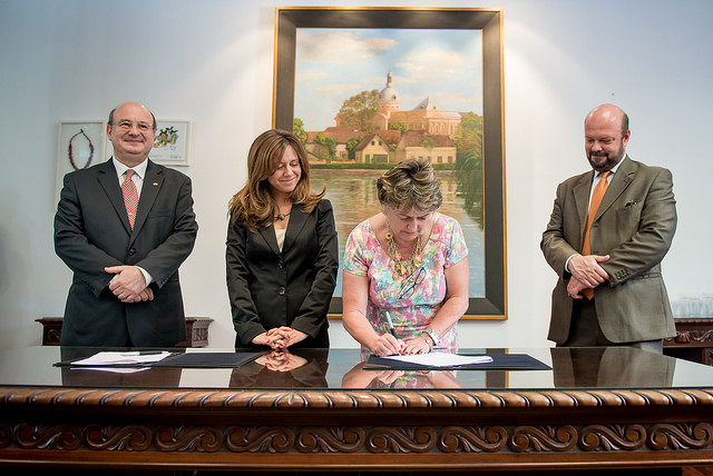 30623485700_1d718d8392_z