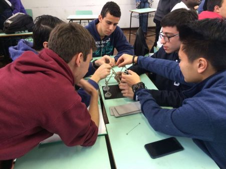 Estudantes de Engenharia Civil utilizam o Kit Mola - foto:divulgação