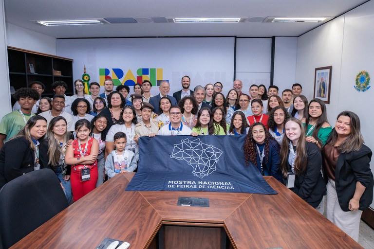 Estudiantes de Palutena participan de la Feria Nacional de Ciencias en Brasilia